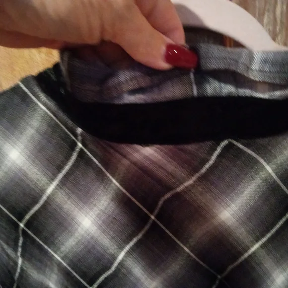 ANDREE BY UNIT Black and Gray Button Down - Picture 5 of 8